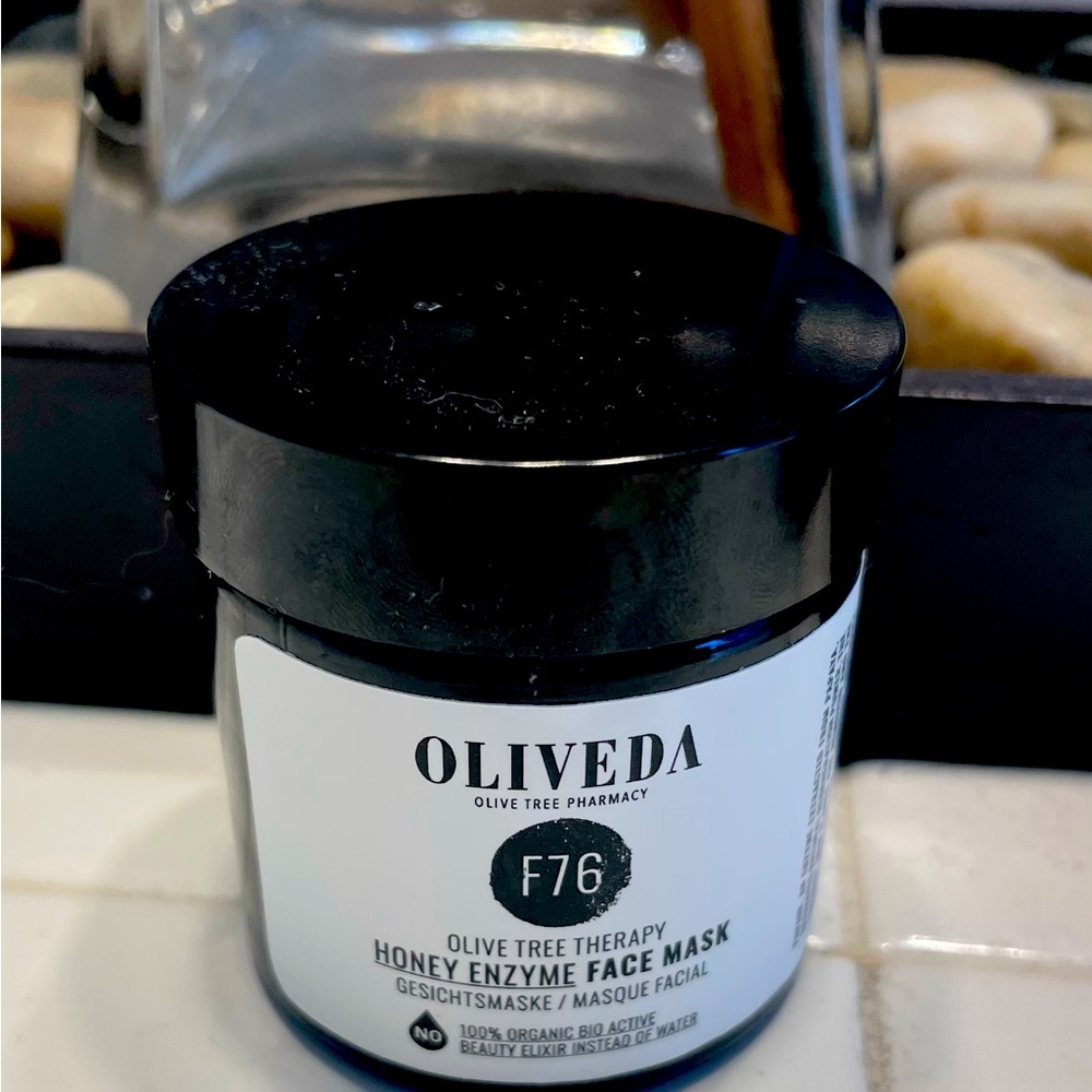 Oliveda honey enzyme face mask